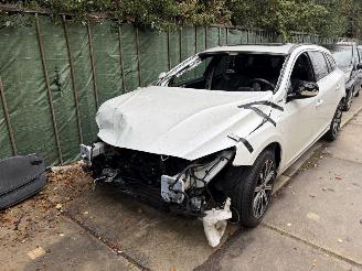 krockskadad bil auto Volvo V-60 D6 hybride 2014/8
