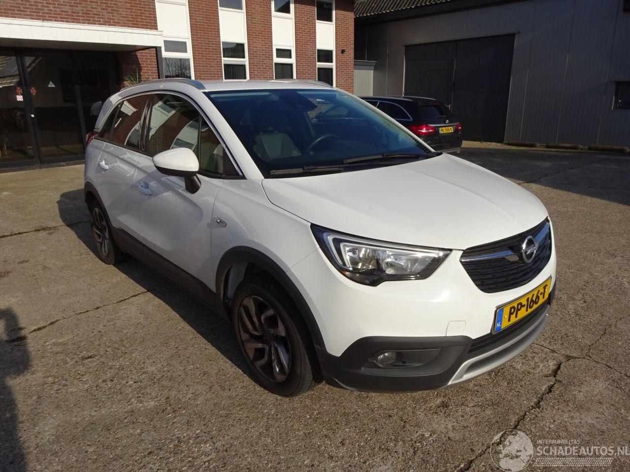 Opel Crossland 1.2 benzine met motorschade
