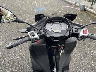 Piaggio MP3 300 Yourban Autorijbewijs picture 9