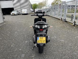 Piaggio MP3 300 Yourban Autorijbewijs picture 7