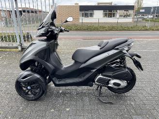 Piaggio MP3 300 Yourban Autorijbewijs picture 6
