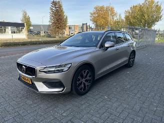 Unfallwagen Volvo V-60 2.0 B3 Essential Edition 2024/1