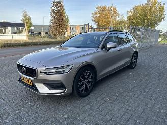 Auto incidentate Volvo V-60 2.0 B3 Essential Edition 2024/1