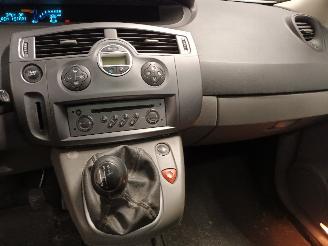 Renault Scenic Grand Scénic II (JM) MPV 2.0 16V (F4R-770(Euro 4)) [99kW]  (04-2004/=
06-2009) picture 15