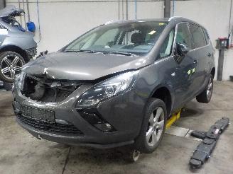 krockskadad bil auto Opel Zafira Zafira Tourer (P12) MPV 1.4 Turbo 16V EcoFLEX (A14NET(Euro 5)) [103kW]=
  (10-2011/05-2016) 2013