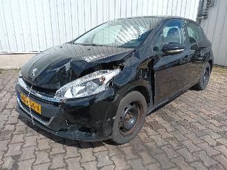 skadebil auto Peugeot 208 208 I (CA/CC/CK/CL) Hatchback 1.6 Blue HDi 100 (DV6FD(BHY)) [73kW]  (0=
1-2015/12-2019) 2015/10