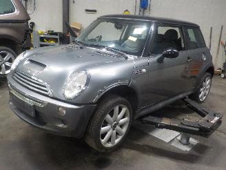 Autoverwertung Mini Mini Mini Cooper S (R53) Hatchback 1.6 16V (W11-B16A) [120kW]  (03-2002/09-=
2006) 2002