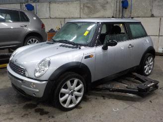 Autoverwertung Mini Mini Mini One/Cooper (R50) Hatchback 1.6 16V One (W10-B16A) [66kW]  (06-200=
1/03-2007) 2003