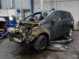 demontáž osobní automobily Opel Zafira Zafira Tourer (P12) MPV 2.0 CDTI 16V 165 Ecotec (A20DTH(Euro 5)) [121k=
W]  (10-2011/10-2014) 2012