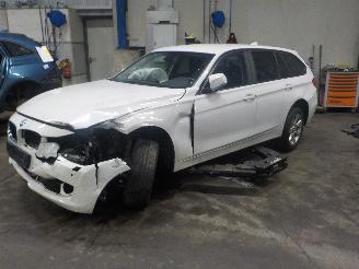 Salvage car BMW 3-serie 3 serie Touring (F31) Combi 320d 2.0 16V (N47-D20C) [135kW]  (07-2012/=
02-2016) 2014
