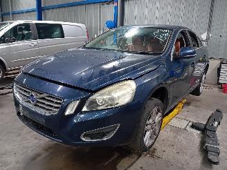 demontáž osobní automobily Volvo S-60 S60 II (FS) Sedan 2.4 D5 20V (D5244T10) [151kW]  (04-2010/12-2011) 2011
