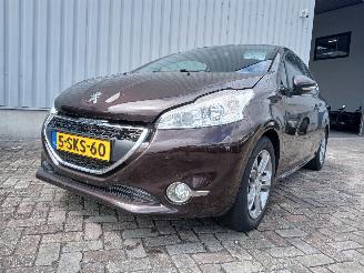 krockskadad bil auto Peugeot 208 208 I (CA/CC/CK/CL) Hatchback 1.6 Vti 16V (EP6C(5FS)) [88kW]  (03-2012=
/12-2019) 2013/10