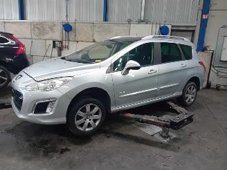 Auto da rottamare Peugeot 308 308 SW (4E/H) Combi 5-drs 1.6 HDiF 16V (DV6C(9HD)) [84kW]  (03-2013/10=
-2014) 2013