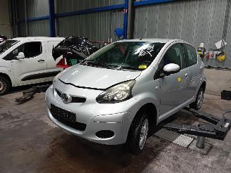 demontáž osobní automobily Toyota Aygo Aygo (B10) Hatchback 1.0 12V VVT-i (1KR-FE) [50kW]  (07-2005/05-2014) 2010