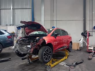 Auto da rottamare Renault Clio Clio IV Estate/Grandtour (7R) Combi 5-drs 0.9 Energy TCE 90 12V (H4B-4=
00(H4B-A4)) [66kW]  (01-2013/08-2021) 2014