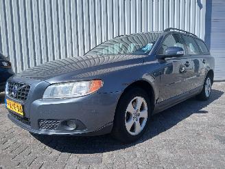 Auto incidentate Volvo V-70 V70 (BW) Combi 2.0 D 16V (D4204T(Euro 3)) [100kW]  (10-2007/12-2015) 2010/1