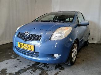 Auto incidentate Toyota Yaris Yaris II (P9) Hatchback 1.3 16V VVT-i (2SZFE) [64kW]  (08-2005/11-2010=
) 2007/4