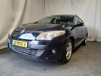 Auto incidentate Renault Mégane Megane III Grandtour (KZ) Combi 5-drs 1.4 16V TCe 130 (H4J-700(H4J-A7)=
) [96kW]  (05-2009/02-2016) 2009/11