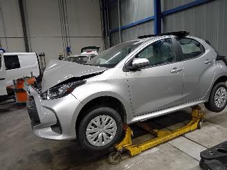 Uttjänta bilar auto Toyota Yaris Yaris IV (P21/PA1/PH1) Hatchback 1.5 12V Hybrid 115 (M15AFXE) [85kW]  =
(02-2020/...) 2023