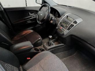 Kia Cee d Cee'd Sporty Wagon (EDF) Combi 1.6 16V (G4FC) [90kW]  (09-2007/12-2012=
) picture 9