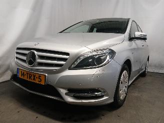 Avarii autoturisme Mercedes B-klasse B (W246) Hatchback 1.6 B-180 BlueEFFICIENCY Turbo 16V (M270.910) [90kW=
]  (11-2011/12-2018) 2012/4