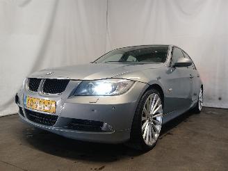 Voiture accidenté BMW 3-serie 3 serie (E90) Sedan 320i 16V (N46-B20C) [110kW]  (12-2004/08-2007) 2005/3