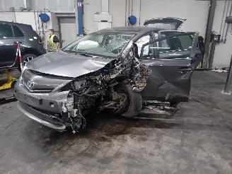 Vrakbiler auto Toyota Prius Prius Plus (ZVW4) MPV 1.8 Hybrid 16V (2ZRFXE) [100kW]  (05-2011/...) 2013/7