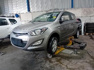 Sloopauto Hyundai I-20 i20 Hatchback 1.2i 16V (G4LA) [63kW]  (03-2012/12-2015) 2012