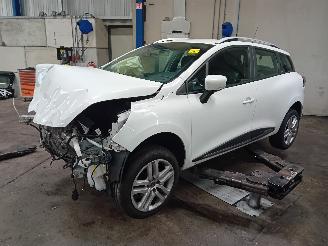 Auto da rottamare Renault Clio Clio IV Estate/Grandtour (7R) Combi 5-drs 0.9 Energy TCE 90 12V (H4B-4=
08(H4B-B4)) [66kW]  (01-2013/08-2021) 2019