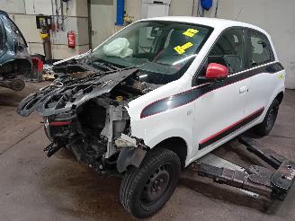 Purkuautot passenger cars Renault Twingo Twingo III (AH) Hatchback 5-drs 1.0 SCe 70 12V (H4D-400(H4D-A4)) [52kW=
]  (09-2014/...) 2015