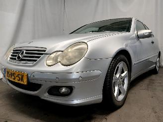 krockskadad bil auto Mercedes C-klasse C Sportcoupé (C203) Hatchback 1.8 C-180K 16V (M271.946) [105kW]  (05=
-2002/05-2008) 2004/11