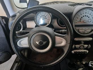 Mini Mini Mini (R56) Hatchback 1.6 16V Cooper (N12-B16A) [88kW]  (10-2006/02-201=
2) picture 17