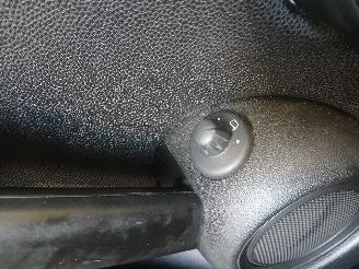 Mini Mini Mini (R56) Hatchback 1.6 16V Cooper (N12-B16A) [88kW]  (10-2006/02-201=
2) picture 12