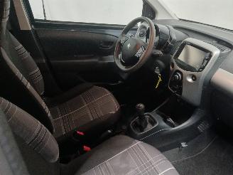 Peugeot 108 108 Hatchback 1.0 12V (1KRFE(CFB)) [51kW]  (05-2014/...) picture 9