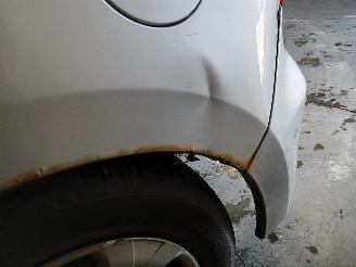 Honda Fr-v FR-V (BE) MPV 1.7 16V (D17A2) [92kW]  (02-2005/12-2006) picture 25