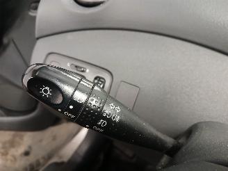 Toyota Yaris Yaris (P1) Hatchback 1.5 T Sport 16V VVT-i (1NZFE) [78kW]  (04-2001/09=
-2005) picture 14