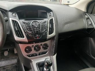 Ford Focus Focus 3 Wagon Combi 1.0 Ti-VCT EcoBoost 12V 125 (M1DA(Euro 5)) [92kW] =
 (02-2012/05-2018) picture 15