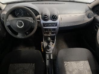 Dacia Sandero Sandero I (BS) Hatchback 1.2 16V (D4F-732(D4F-F7)) [55kW]  (11-2008/12=
-2012) picture 11