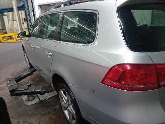 Volkswagen Passat Passat Variant (365) Combi 1.6 TDI 16V Bluemotion (CAYC(Euro 5)) [77kW=
]  (08-2010/12-2014) picture 4