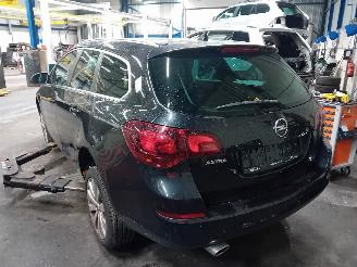 Opel Astra Astra J Sports Tourer (PD8/PE8/PF8) Combi 1.4 Turbo 16V (A14NET(Euro 5=
)) [88kW]  (10-2010/04-2016) picture 4