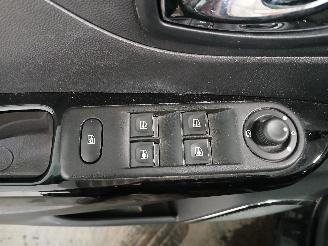 Renault Captur Captur (2R) SUV 1.5 Energy dCi 90 FAP (K9K-612) [66kW]  (06-2015/...) picture 13