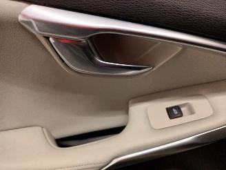 Volvo V-40 V40 Cross Country (MZ) Hatchback 5-drs 1.5 T3 16V Geartronic (B4154T4(=
Euro 6b)) [112kW]  (04-2015/08-2019) picture 21