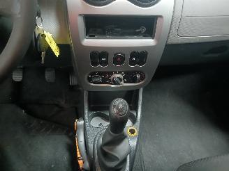 Dacia Sandero Sandero I (BS) Hatchback 1.2 16V (D4F-732(D4F-F7)) [55kW]  (11-2008/12=
-2012) picture 16