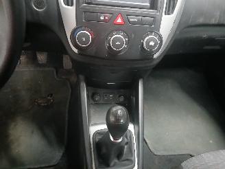 Kia Cee d Cee'd Sporty Wagon (EDF) Combi 1.4 16V (G4FA) [66kW]  (07-2009/12-2012=
) picture 17