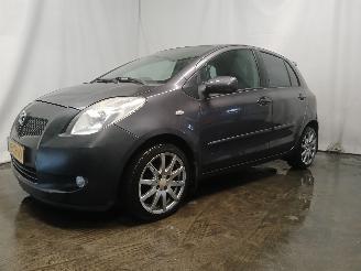 Toyota Yaris Yaris II (P9) Hatchback 1.3 16V VVT-i (2SZFE) [64kW]  (08-2005/11-2010=
) picture 3