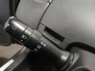 Toyota Yaris Yaris II (P9) Hatchback 1.3 16V VVT-i (2SZFE) [64kW]  (08-2005/11-2010=
) picture 14