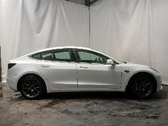 Tesla Model 3 Model 3 Sedan Long Range 72kWh (3D6) [192kW]  (01-2017/...) picture 6