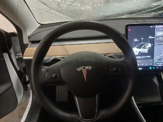 Tesla Model 3 Model 3 Sedan Long Range 72kWh (3D6) [192kW]  (01-2017/...) picture 19