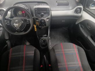 Peugeot 108 108 Hatchback 1.0 12V (1KRFE(CFB)) [51kW]  (05-2014/...) picture 11