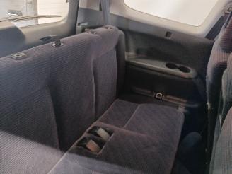 Honda Stream Stream I (RN) MPV 2.0 16V VTEC (K20A5) [115kW]  (05-2001/09-2006) picture 11